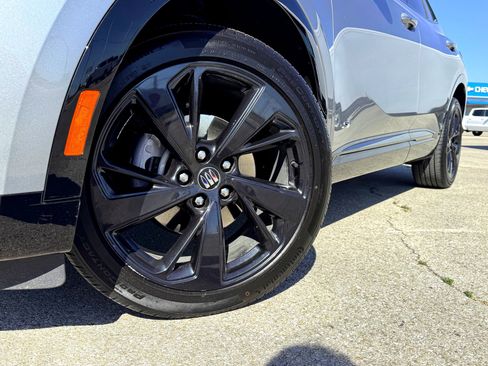 Used 2025 Buick Envision Sport Touring image 2