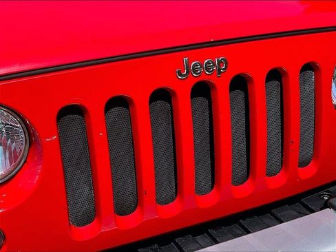 Used 2015 Jeep Wrangler Unlimited Sahara w/ Connectivity Group AWD/4WD image 28