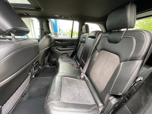 Used 2025 Jeep Grand Cherokee Altitude RWD image 27