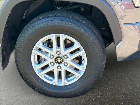 Used 2025 Toyota Tundra SR5 w/ SR5 Premium Package AWD/4WD image 7