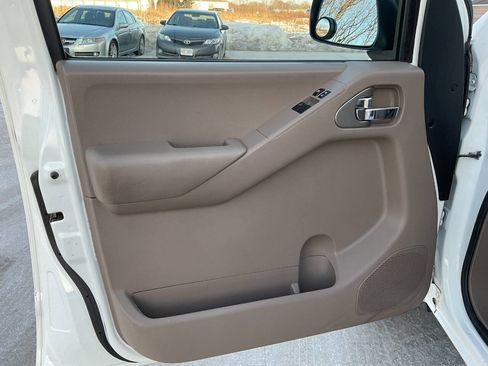 Used 2014 Nissan Frontier SV image 23