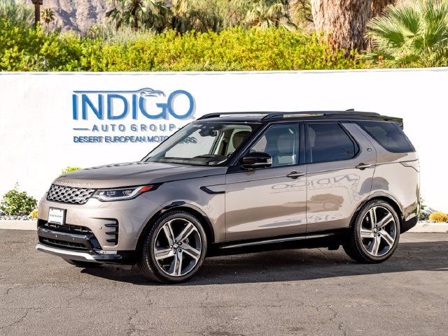 Used 2025 Land Rover Discovery Metropolitan Edition AWD/4WD image 1