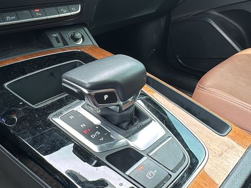 Used 2023 Audi Q5 2.0T Premium w/ Convenience Package image 21