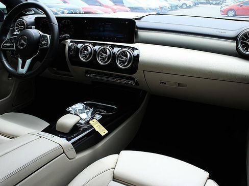 Used 2020 Mercedes-Benz CLA 250 image 18