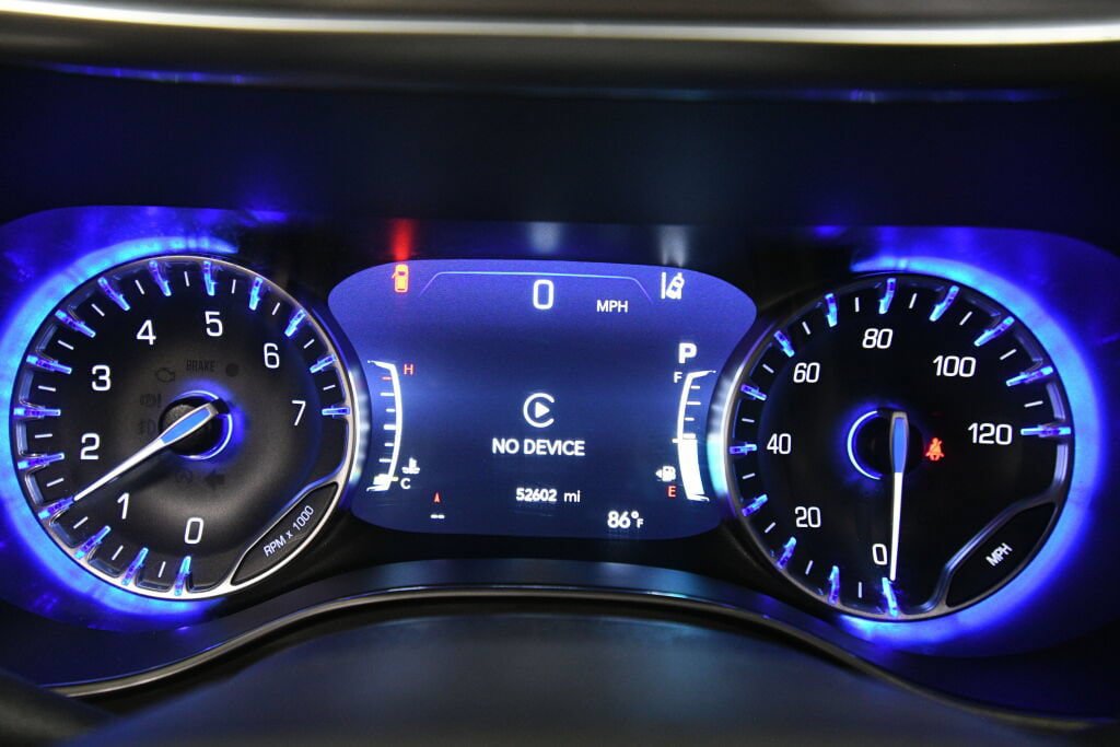 Used 2025 Chrysler Pacifica Limited FWD image 21