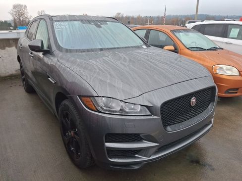 Used 2018 Jaguar F-PACE Premium image 2