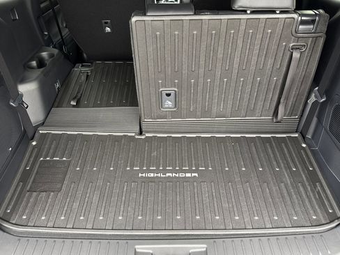 New 2025 Toyota Highlander Limited image 18