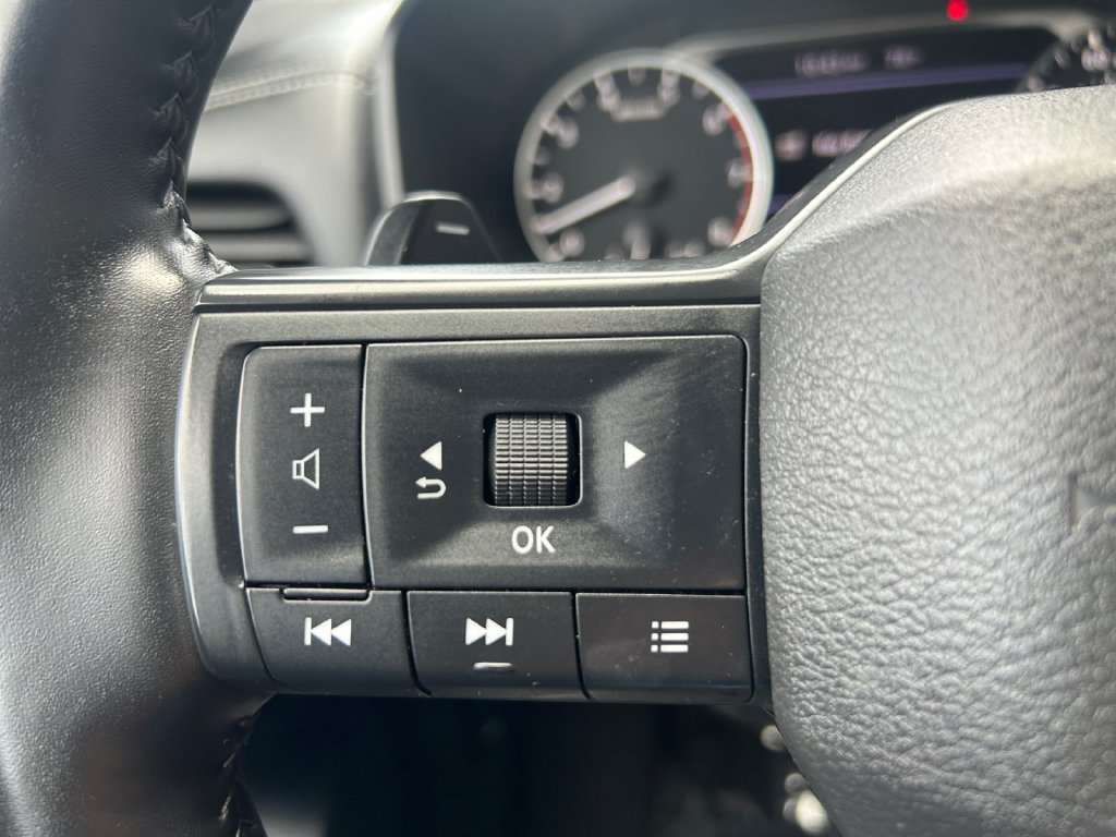 Used 2025 Nissan Rogue SV FWD image 12