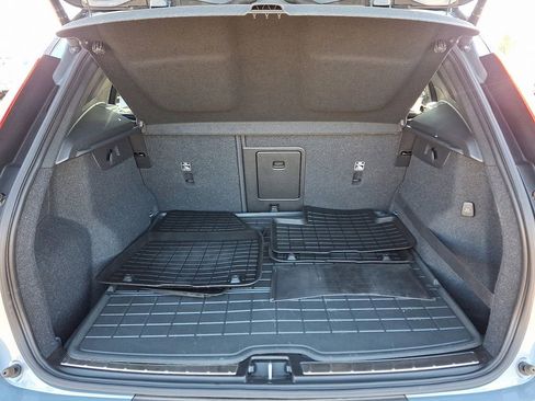 Used 2020 Volvo XC40 T5 R-Design w/ Protection Package Premier image 34