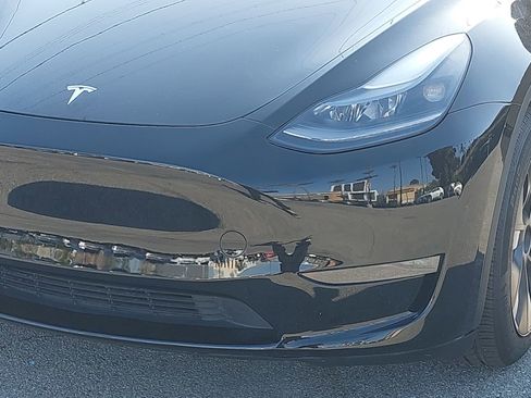 Used 2025 Tesla Model Y Long Range AWD/4WD image 33