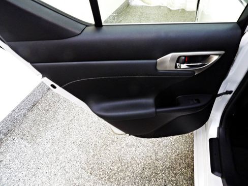 Used 2016 Lexus CT 200h FWD image 9