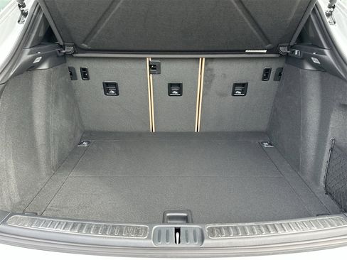 New 2026 Porsche Macan image 18