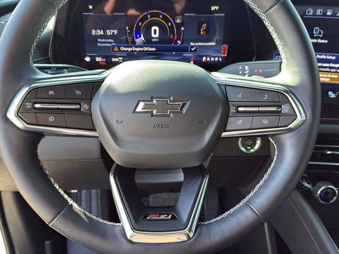 Used 2025 Chevrolet Traverse Z71 w/ Driver Confidence Package image 15