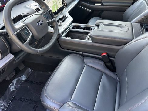 Used 2025 Ford Expedition Active AWD/4WD image 10