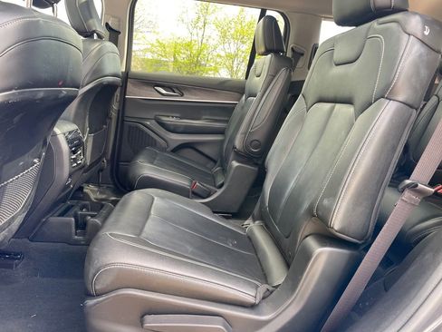 Used 2023 Jeep Grand Cherokee L Limited image 11