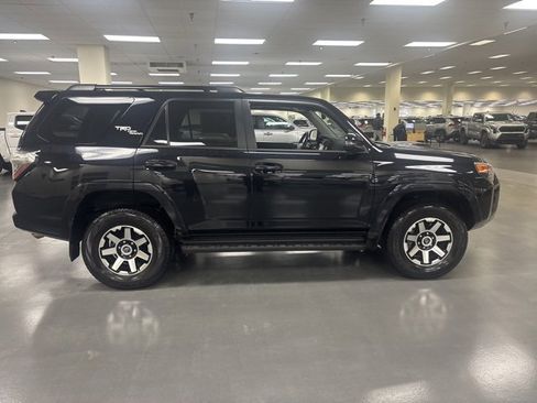 Certified 2024 Toyota 4Runner TRD Off-Road Premium image 8