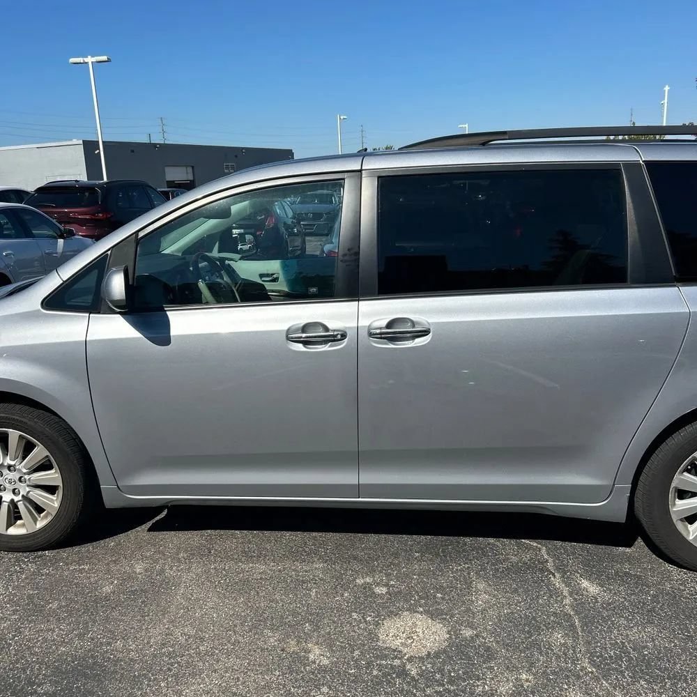 Used 2011 Toyota Sienna Limited AWD/4WD image 4