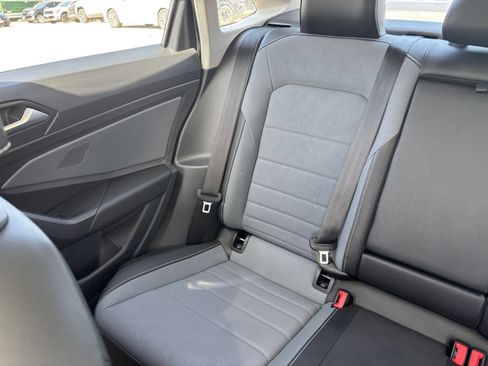 Used 2025 Volkswagen Jetta SE FWD image 40