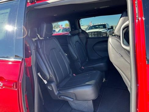 New 2026 Chrysler Pacifica Select image 5