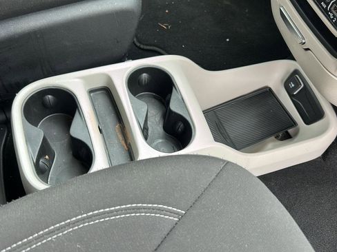 Used 2023 Chrysler Voyager LX image 20