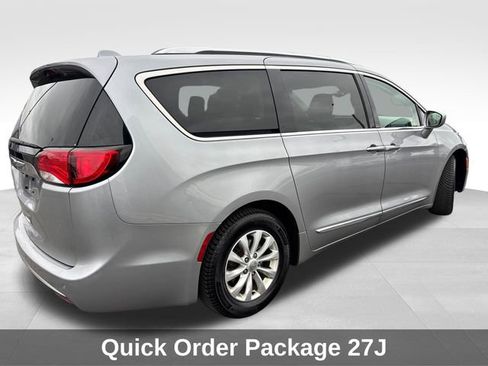 Used 2018 Chrysler Pacifica Touring-L Plus FWD image 6