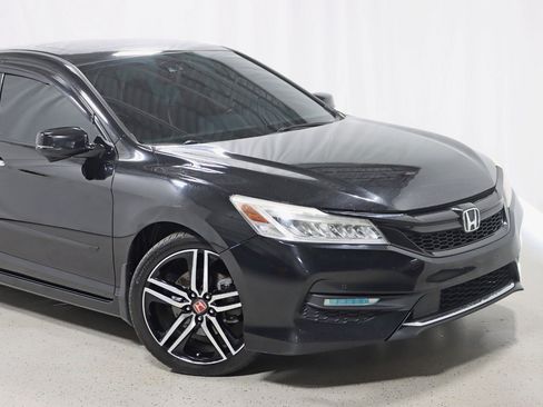 Used 2016 Honda Accord Touring image 2