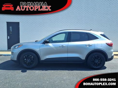Used 2022 Ford Escape SE w/ Convenience Package image 1