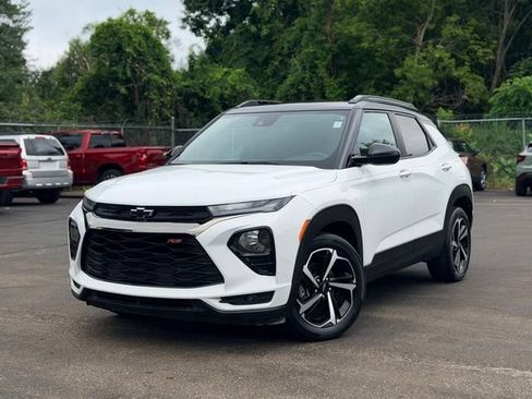 Used 2023 Chevrolet TrailBlazer RS w/ Convenience Package FWD image 2
