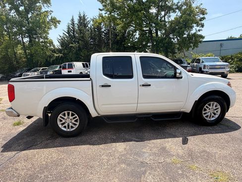 Used 2016 Nissan Frontier SV AWD/4WD image 9