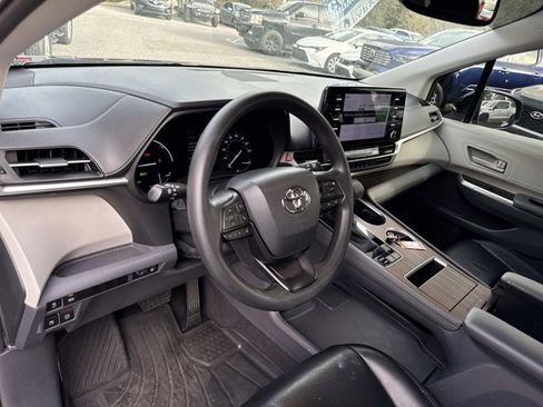 Certified 2023 Toyota Sienna LE w/ LE Plus Package image 12