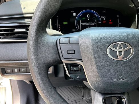 Used 2025 Toyota Camry LE FWD image 10