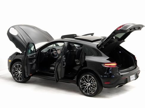 Certified 2025 Porsche Macan image 36