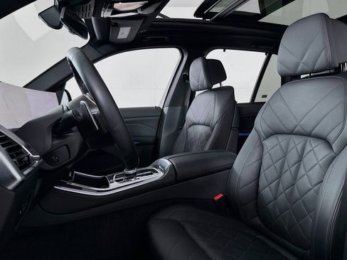 Used 2025 BMW X5 M60i w/ Executive Package image 16