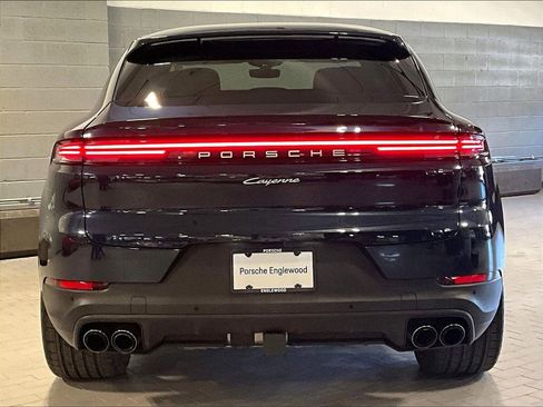 Certified 2025 Porsche Cayenne Coupe AWD/4WD image 9