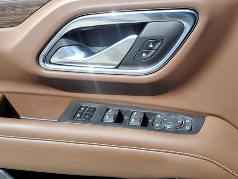 Used 2022 Chevrolet Suburban High Country RWD image 31