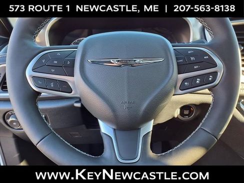 New 2026 Chrysler Pacifica Select image 9