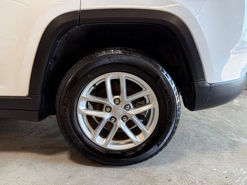 Certified 2025 Jeep Grand Cherokee Laredo X w/ Luxury Tech Group I AWD/4WD image 37