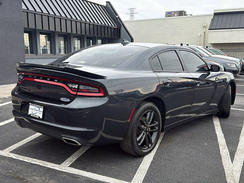 Used 2019 Dodge Charger SXT w/ Blacktop Package image 3