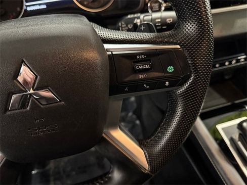 Used 2024 Mitsubishi Outlander SE Black Edition image 19