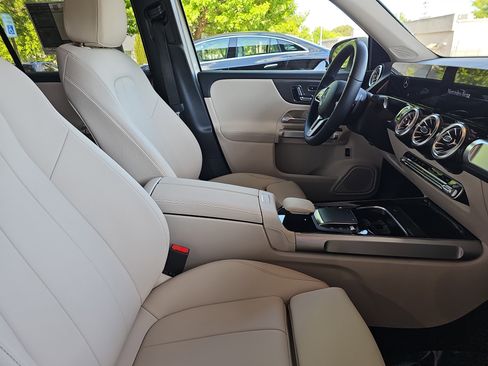 Certified 2022 Mercedes-Benz GLB 250 image 11