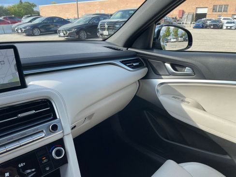 Used 2024 Genesis G70 2.5T image 35