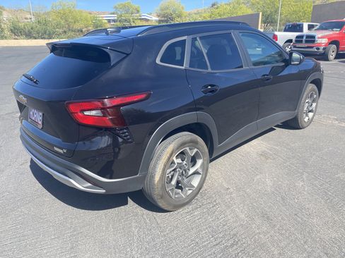 Used 2024 Chevrolet Trax LT FWD image 4
