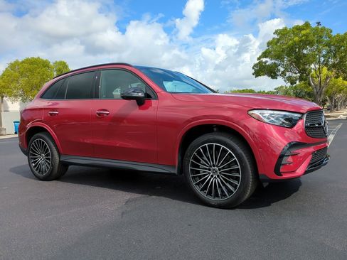 Used 2025 Mercedes-Benz GLC 300 4MATIC image 2