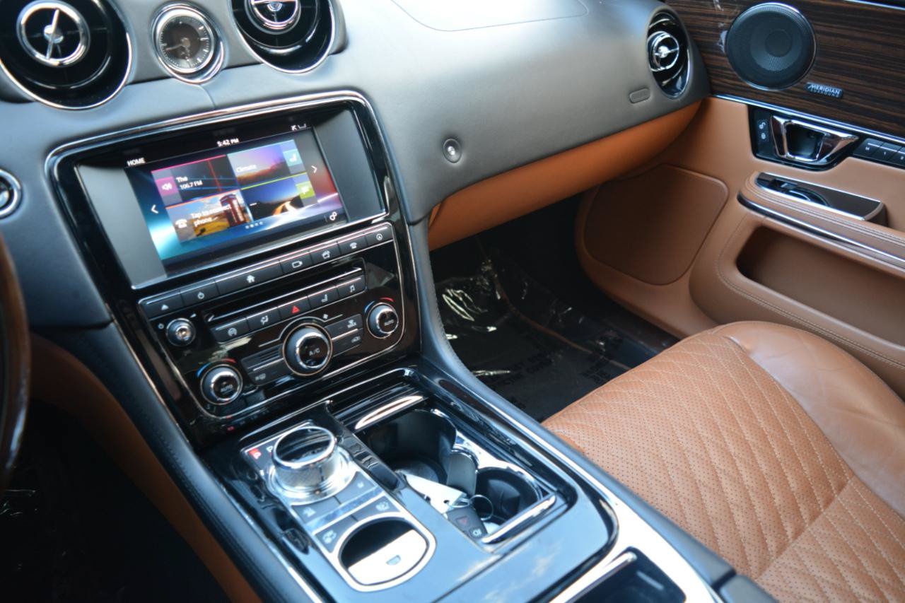 Used 2016 Jaguar XJ L Portfolio RWD image 23