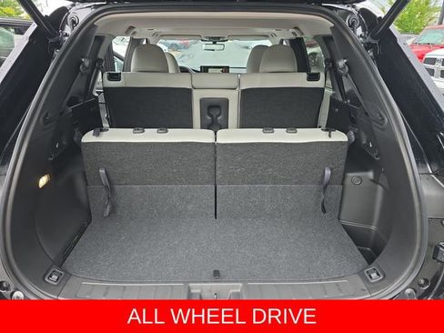 Used 2025 Mitsubishi Outlander AWD image 13