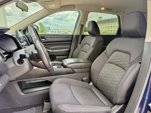 Used 2022 Nissan Pathfinder SV AWD/4WD image 11