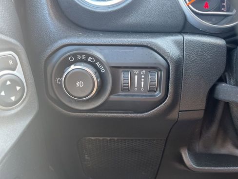 Used 2018 Jeep Wrangler Unlimited Sahara image 59