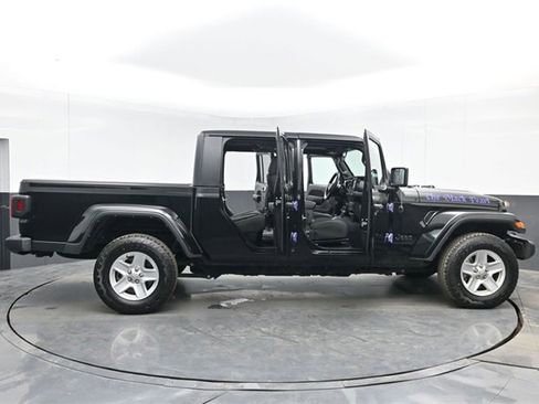 Used 2022 Jeep Gladiator Sport image 48