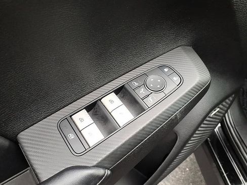 Used 2025 Mitsubishi Outlander SE FWD image 12