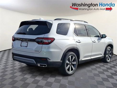 New 2025 Honda Pilot Touring image 7